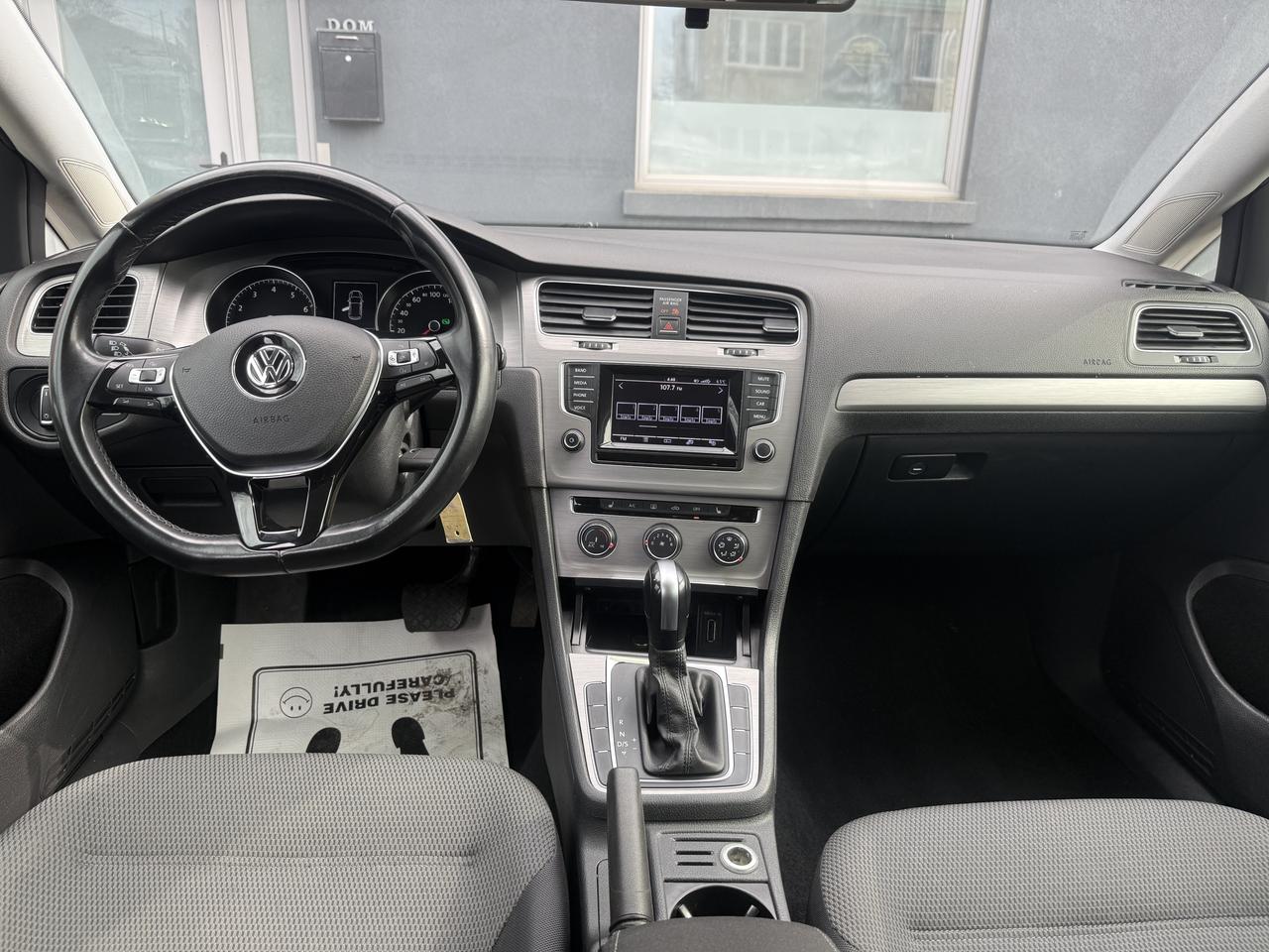 2015 Volkswagen Golf TRENDLINE Photo