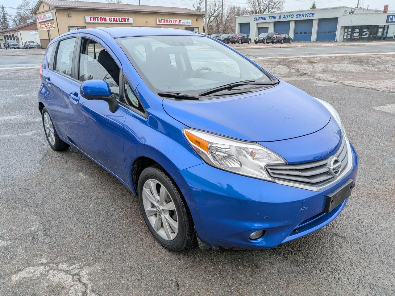 2014 Nissan Versa 5dr HB 1.6 Photo