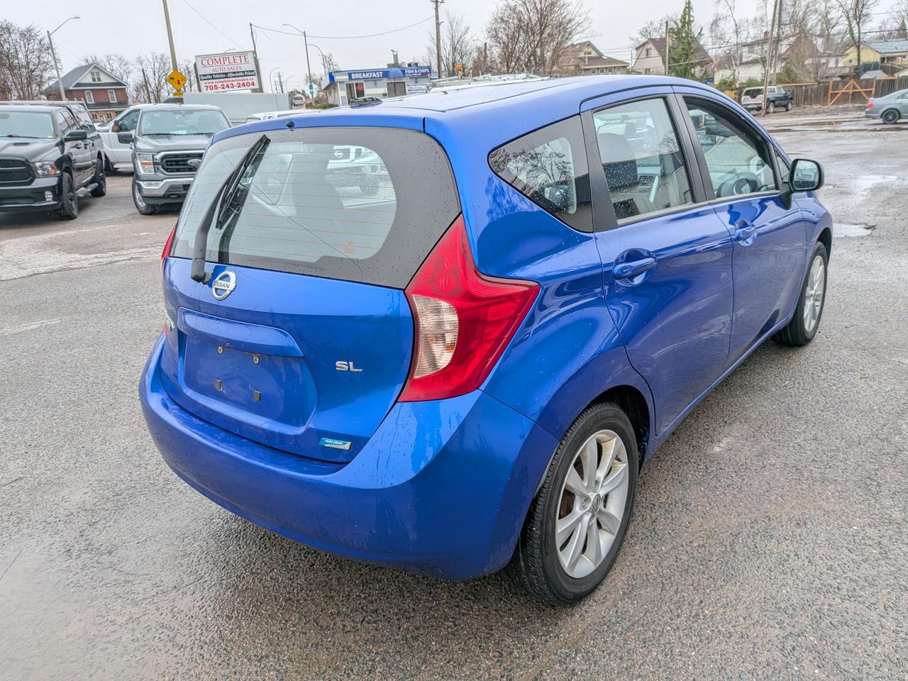 2014 Nissan Versa 5dr HB 1.6 Photo3