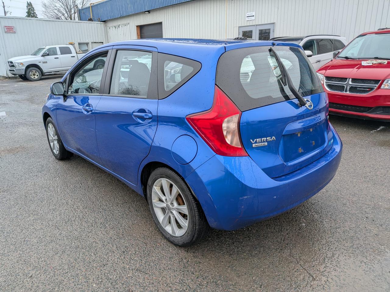 2014 Nissan Versa 5dr HB 1.6 Photo
