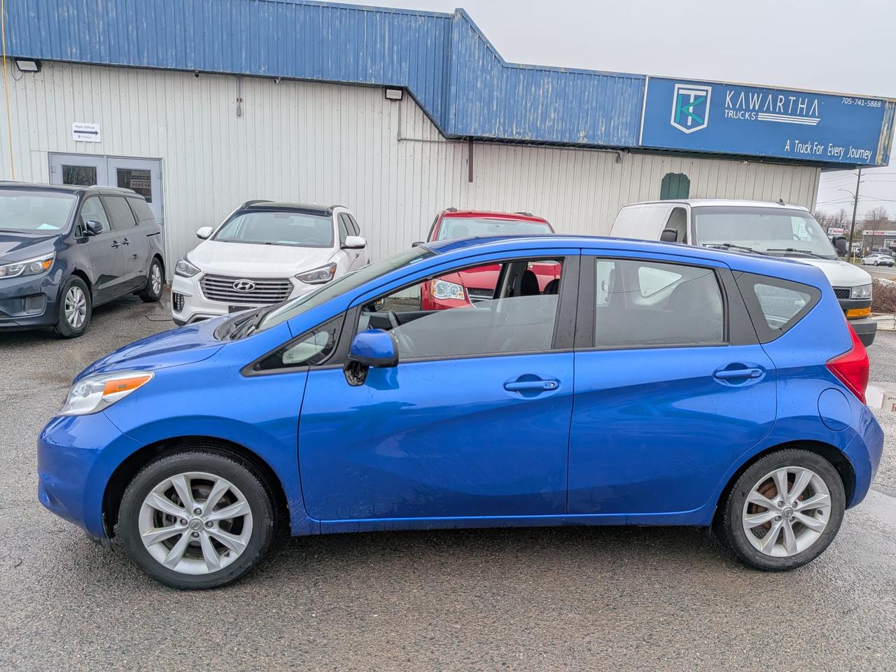 2014 Nissan Versa 5dr HB 1.6 Photo