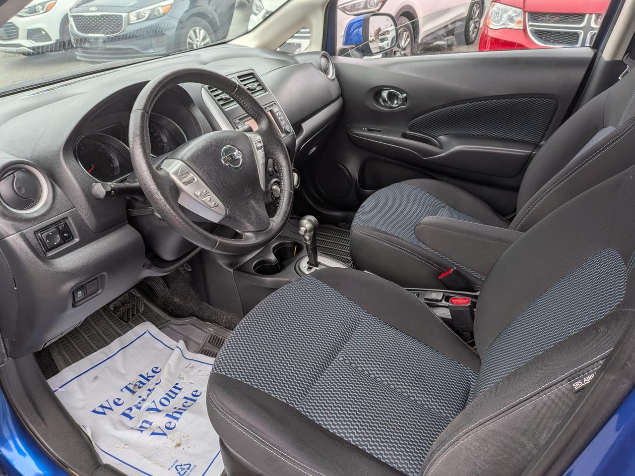 2014 Nissan Versa 5dr HB 1.6 Photo