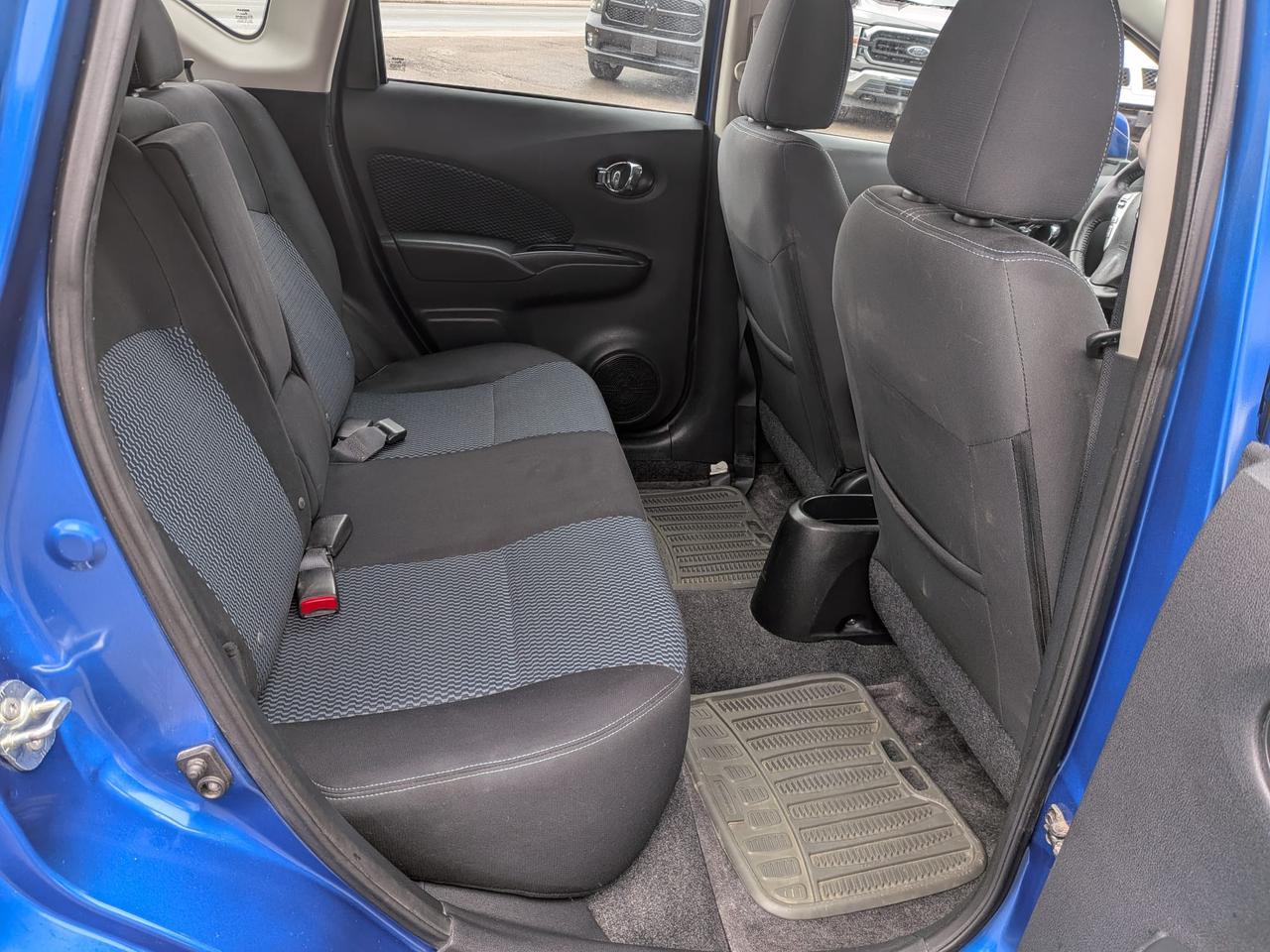 2014 Nissan Versa 5dr HB 1.6 Photo