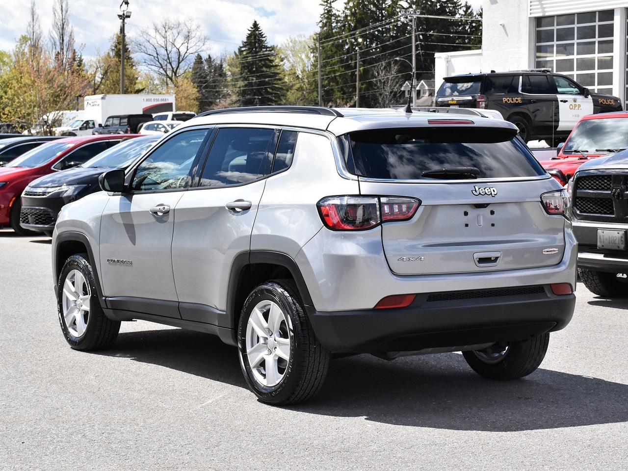 2022 Jeep Compass NORTH Photo3