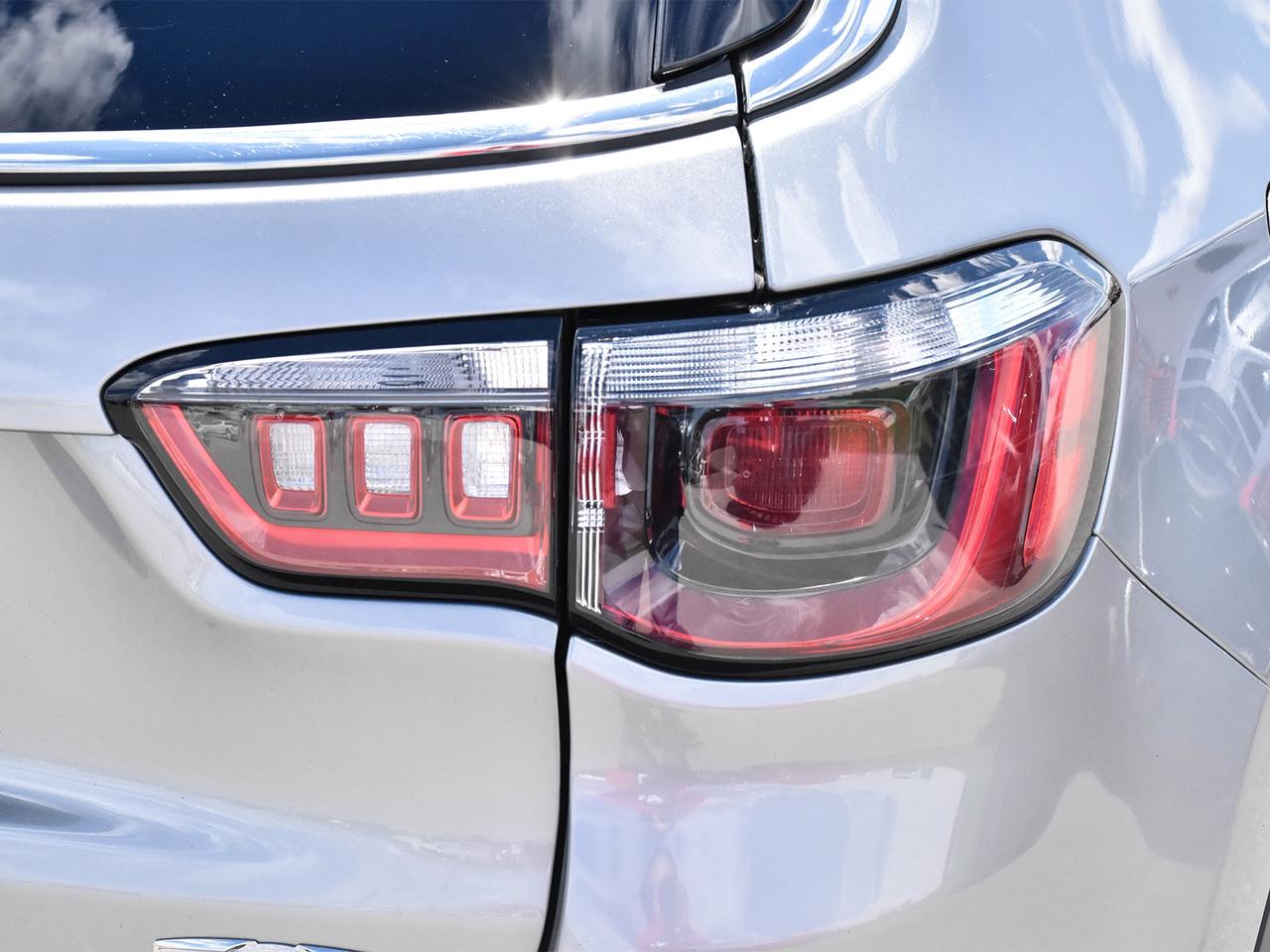 2022 Jeep Compass NORTH Photo