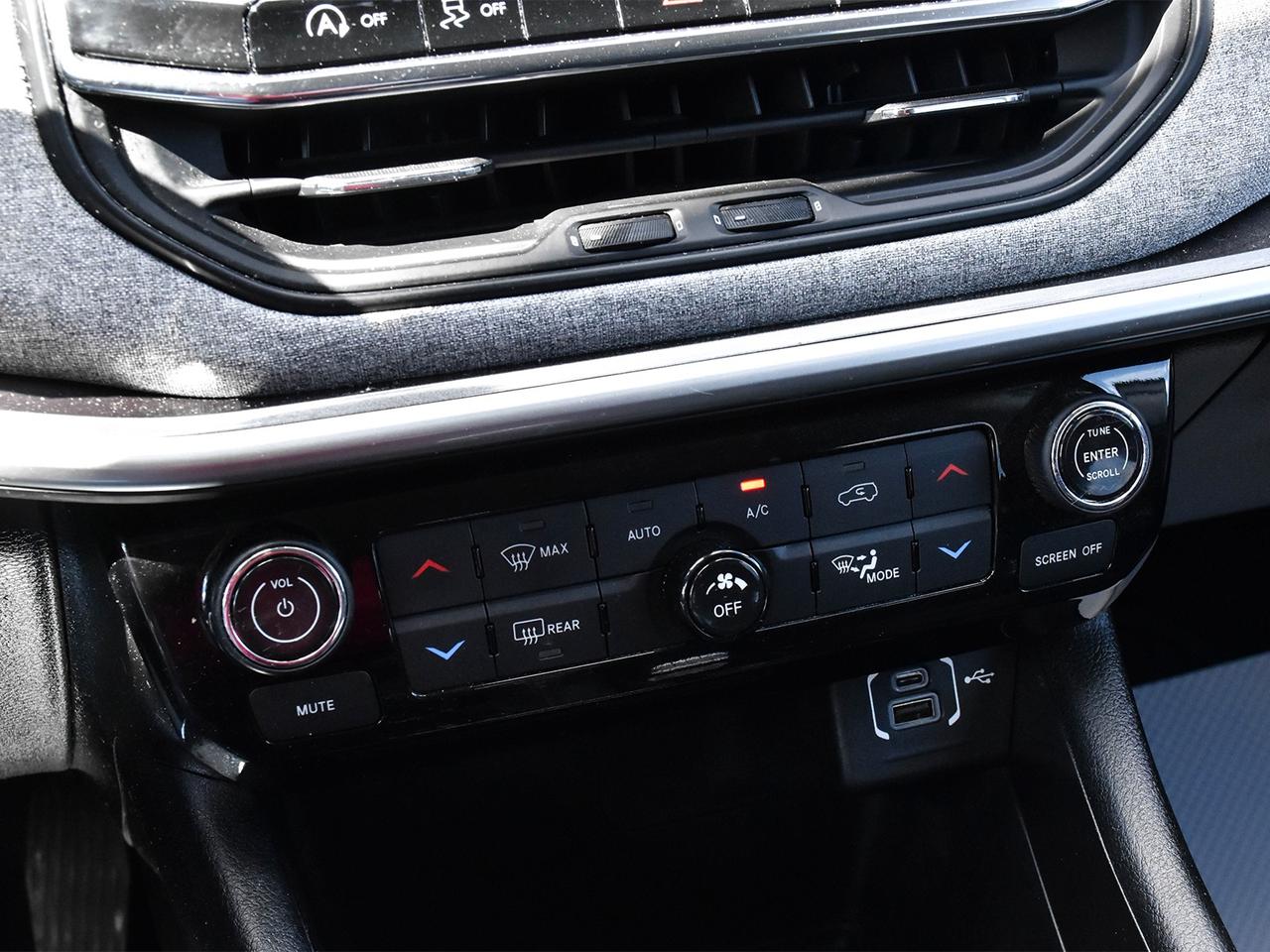 2022 Jeep Compass NORTH Photo