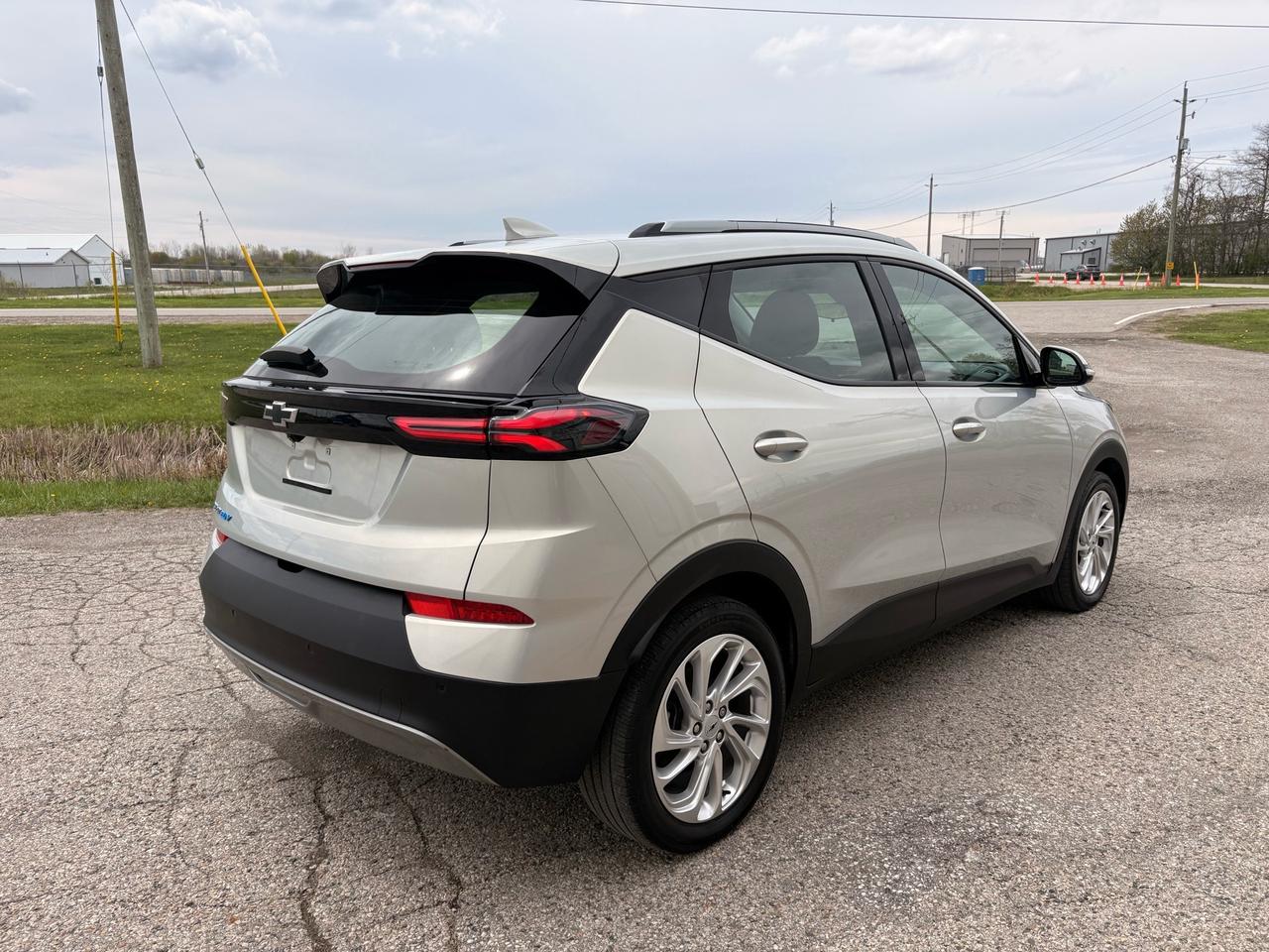 2023 Chevrolet Bolt EUV FWD 4dr LT Photo3