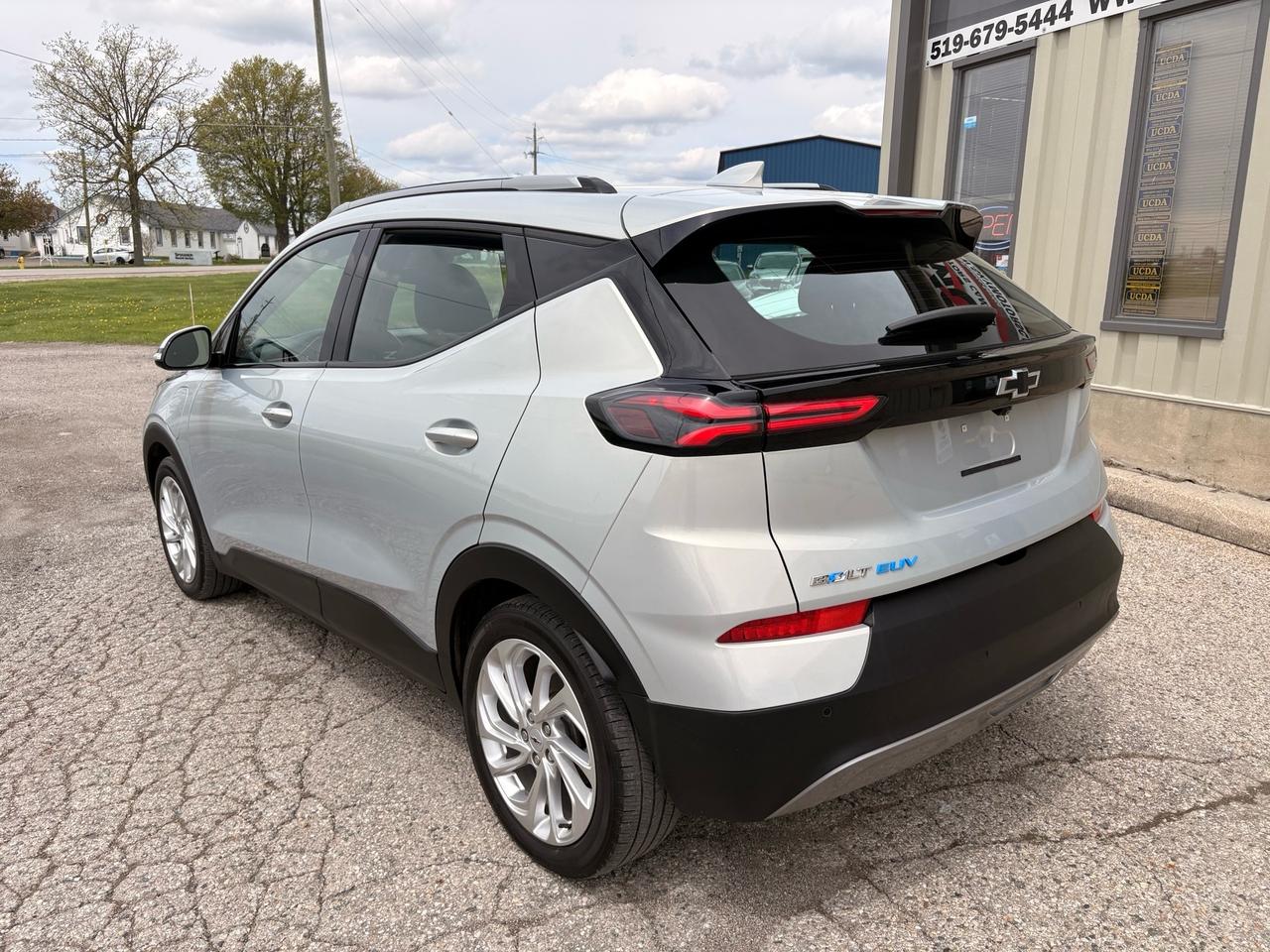 2023 Chevrolet Bolt EUV FWD 4dr LT Photo