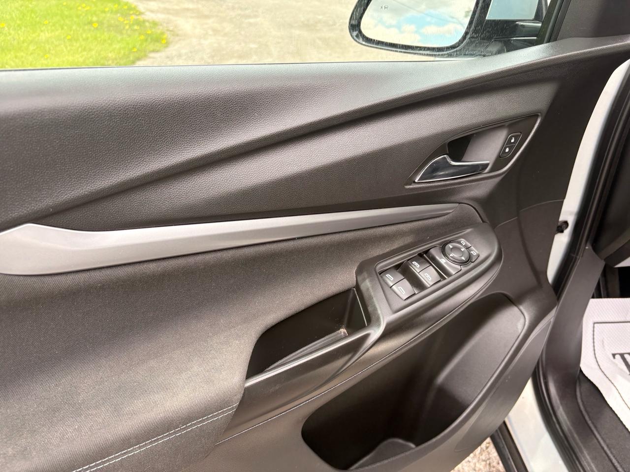 2023 Chevrolet Bolt EUV FWD 4dr LT Photo