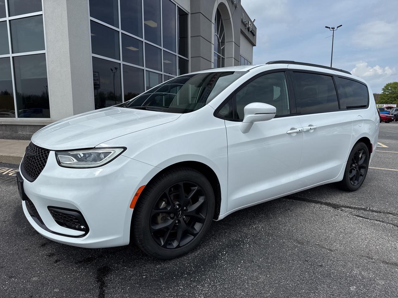 2022 Chrysler Pacifica Touring L Photo
