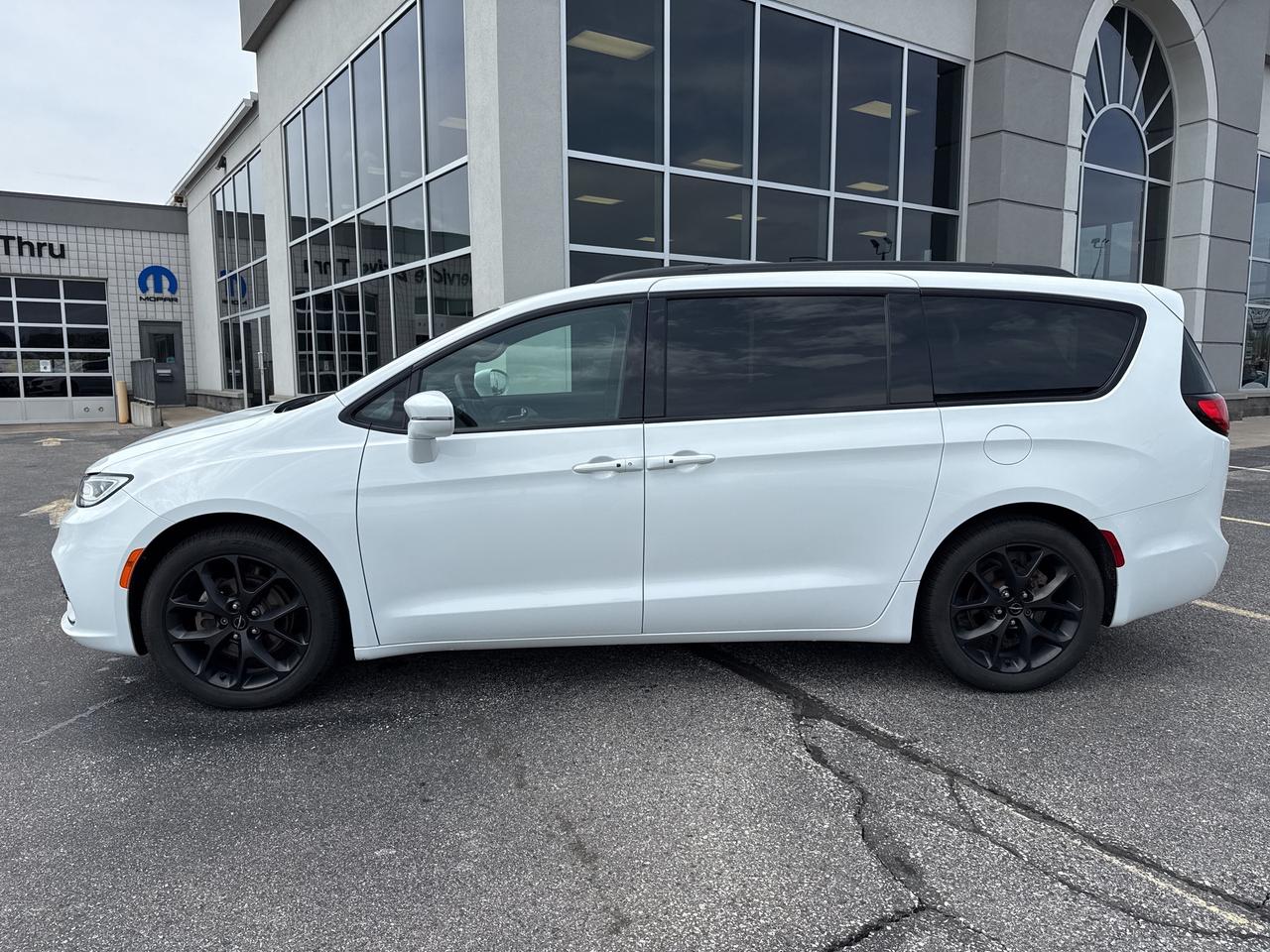 2022 Chrysler Pacifica Touring L Photo