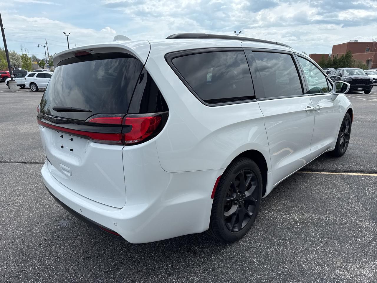 2022 Chrysler Pacifica Touring L Photo