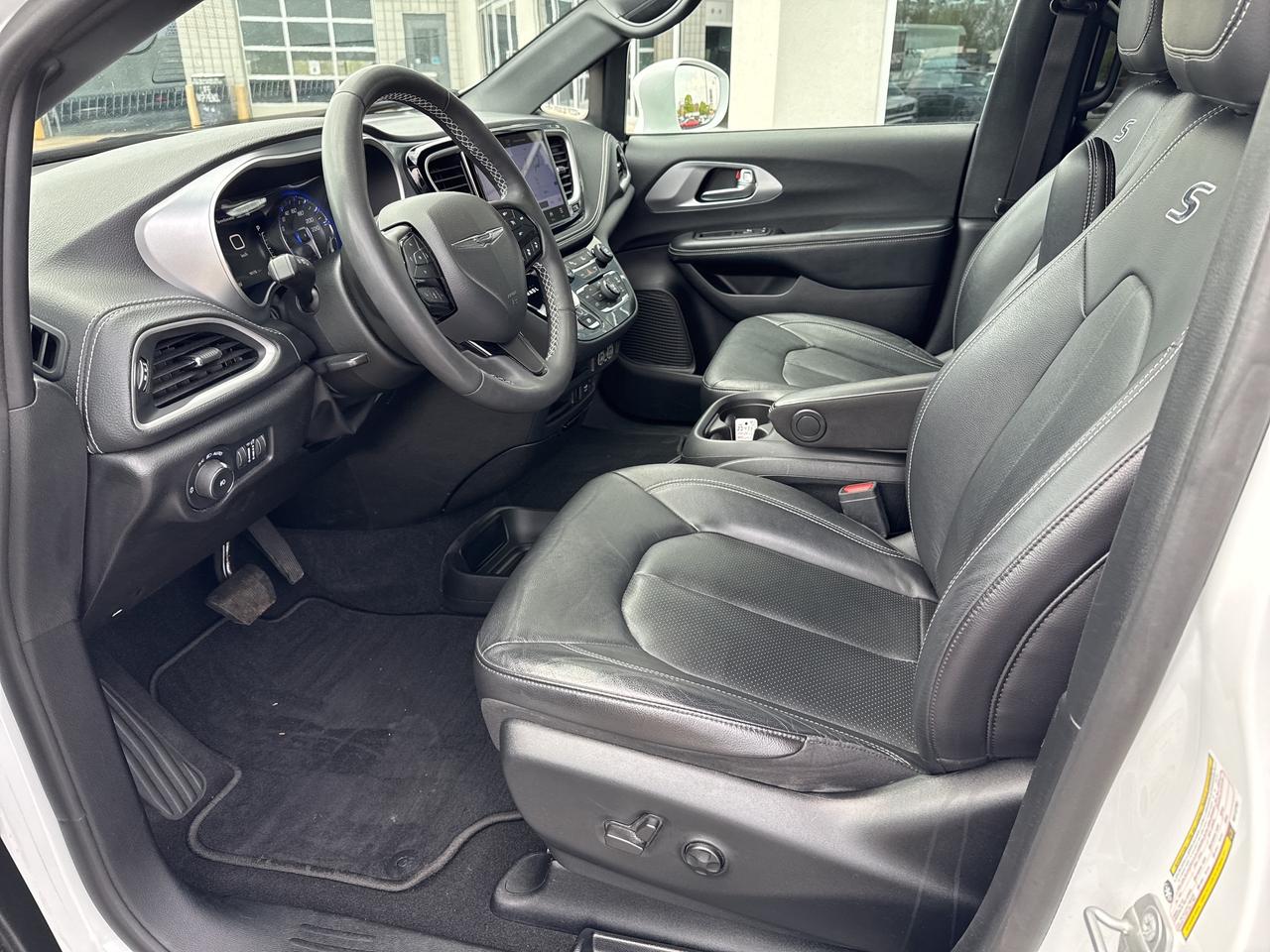 2022 Chrysler Pacifica Touring L Photo