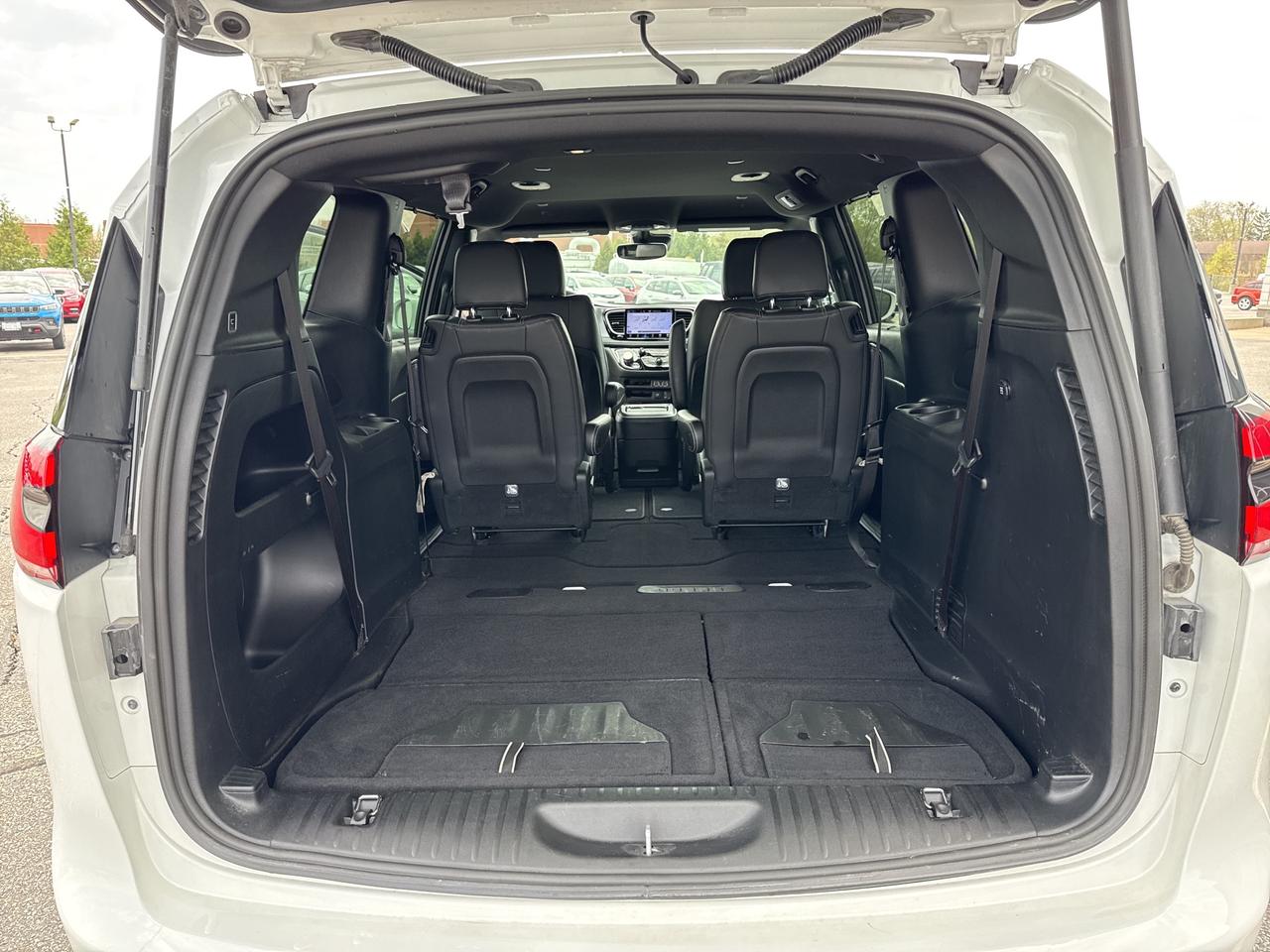 2022 Chrysler Pacifica Touring L Photo