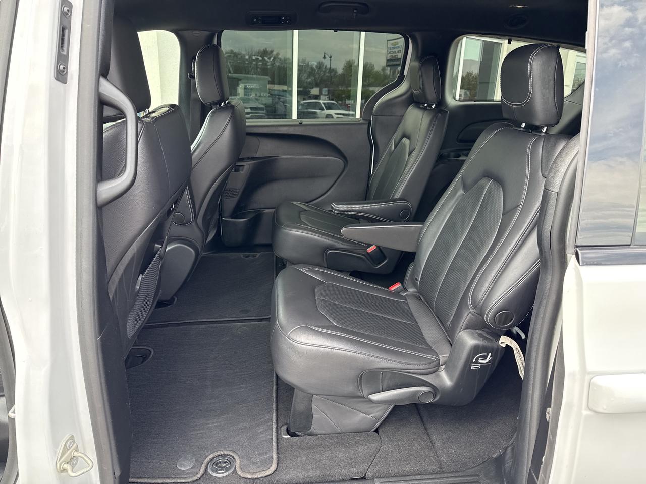 2022 Chrysler Pacifica Touring L Photo