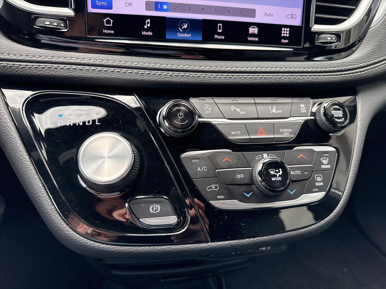 2022 Chrysler Pacifica Touring L Photo