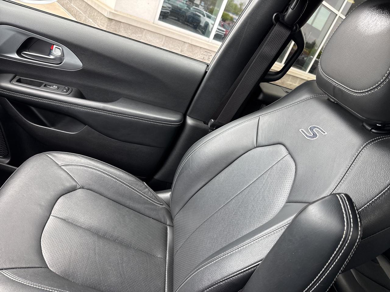2022 Chrysler Pacifica Touring L Photo