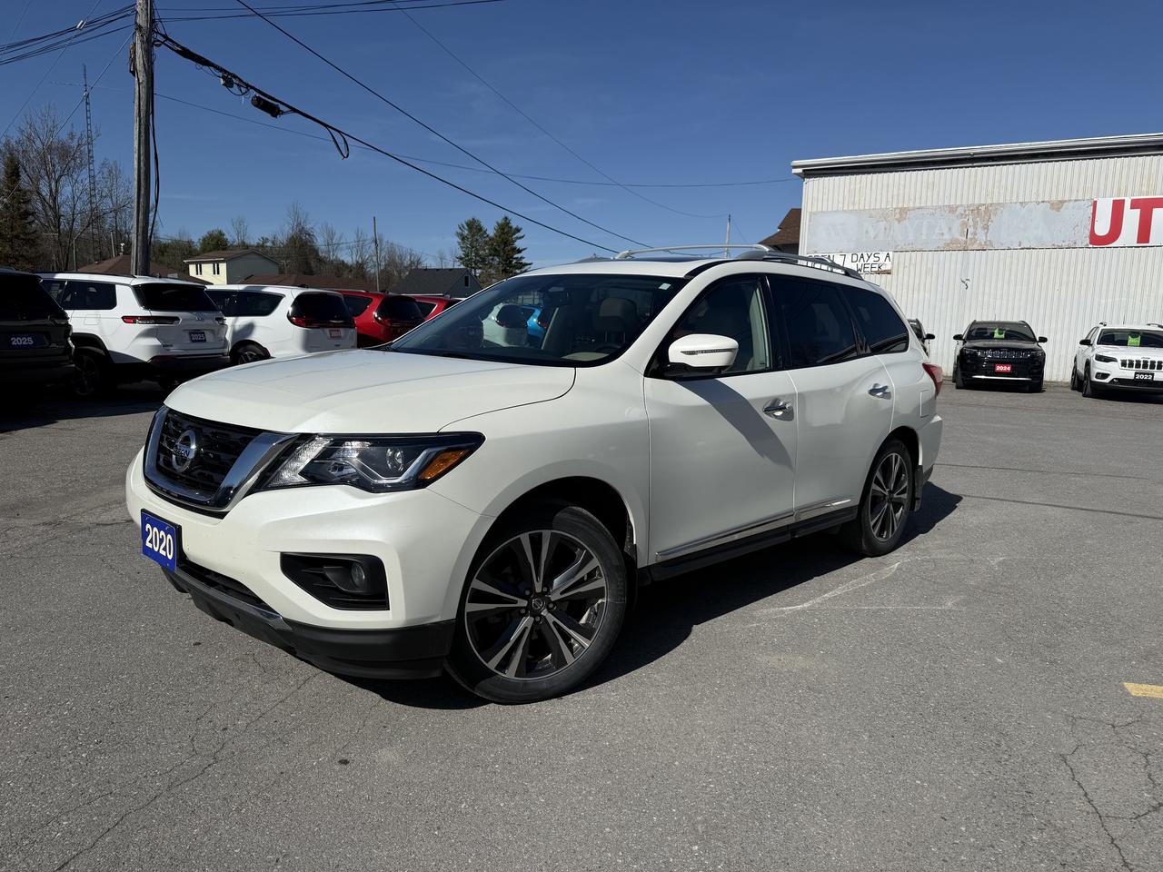 2020 Nissan Pathfinder 4x4 Platinum AWD - Low kms - Double Sunroof! Photo