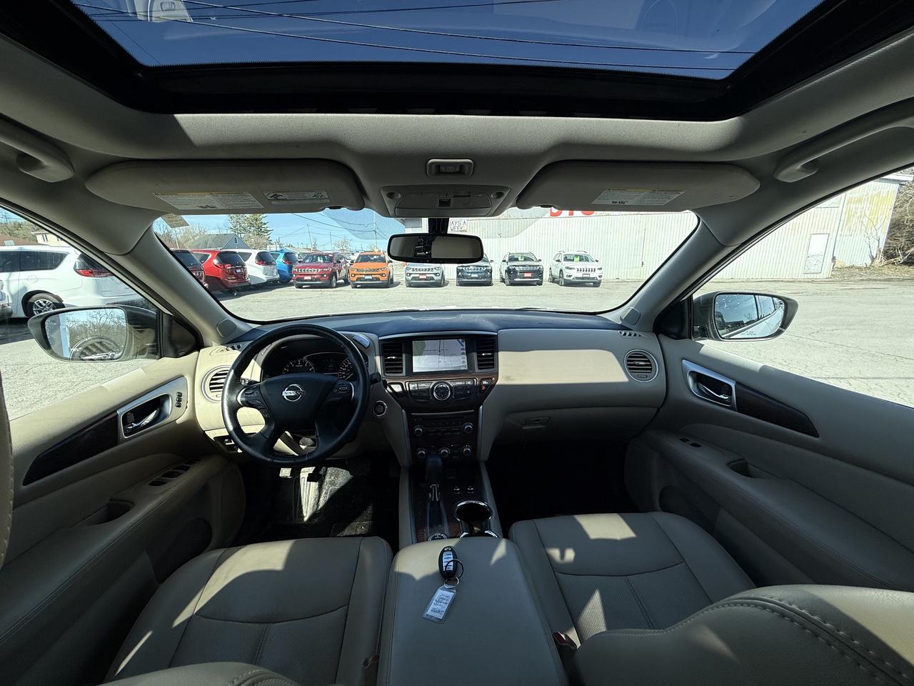 2020 Nissan Pathfinder 4x4 Platinum AWD - Low kms - Double Sunroof! Photo