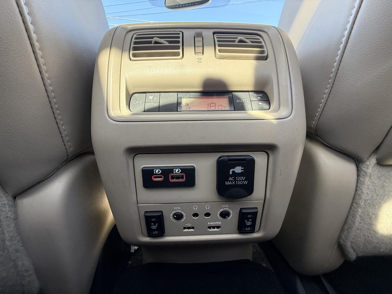 2020 Nissan Pathfinder 4x4 Platinum AWD - Low kms - Double Sunroof! Photo