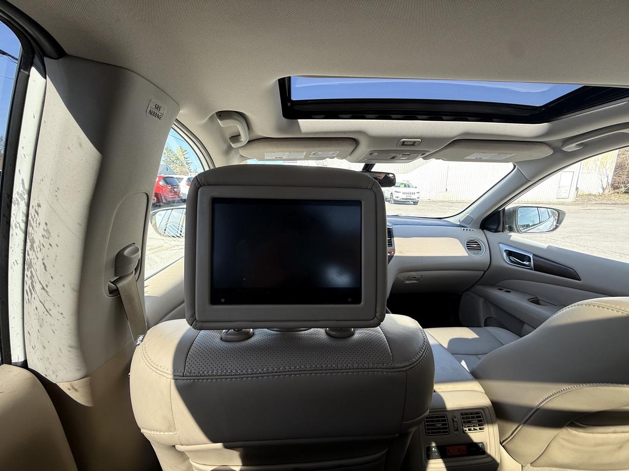 2020 Nissan Pathfinder 4x4 Platinum AWD - Low kms - Double Sunroof! Photo