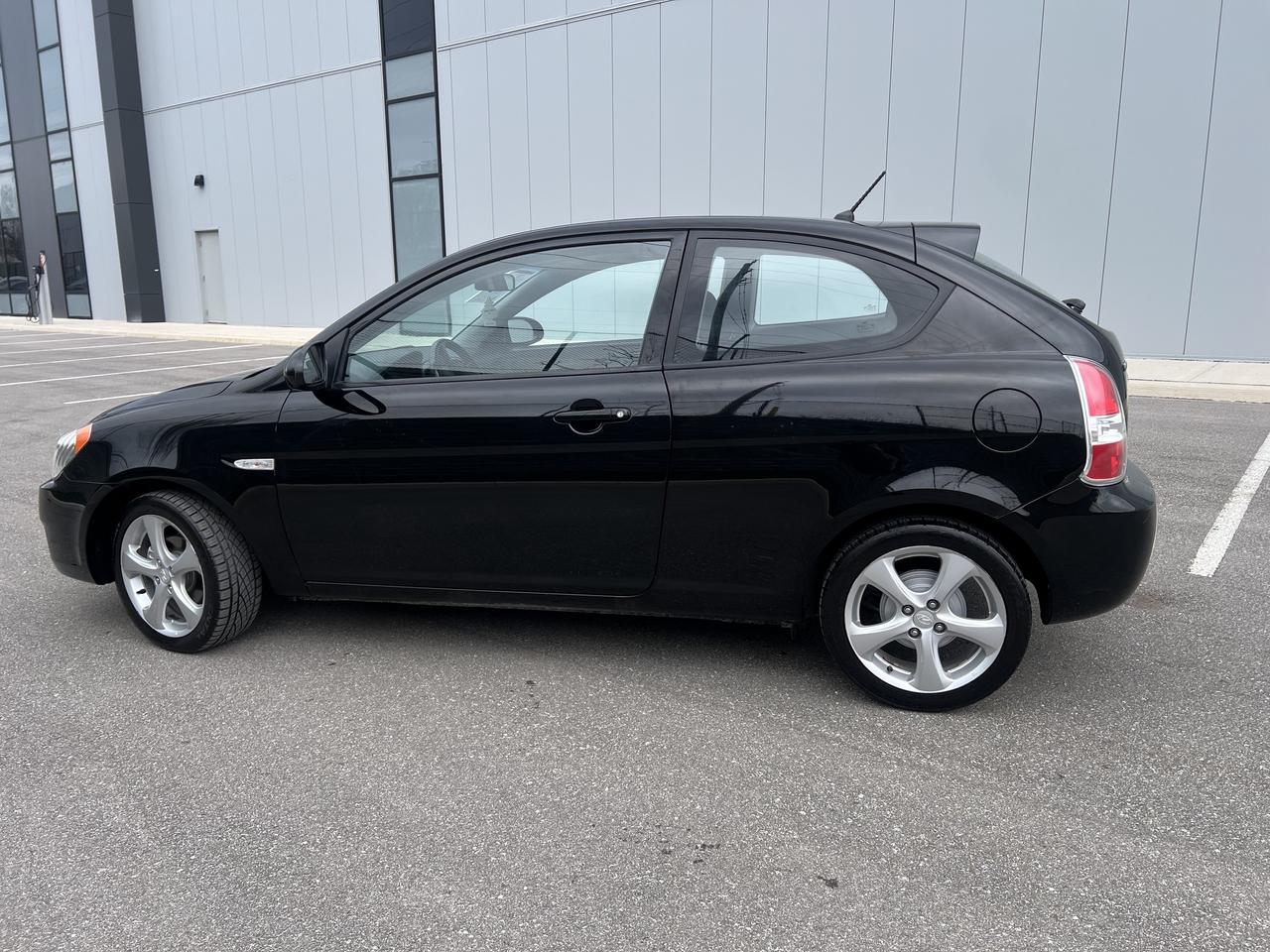 2007 Hyundai Accent SE Photo