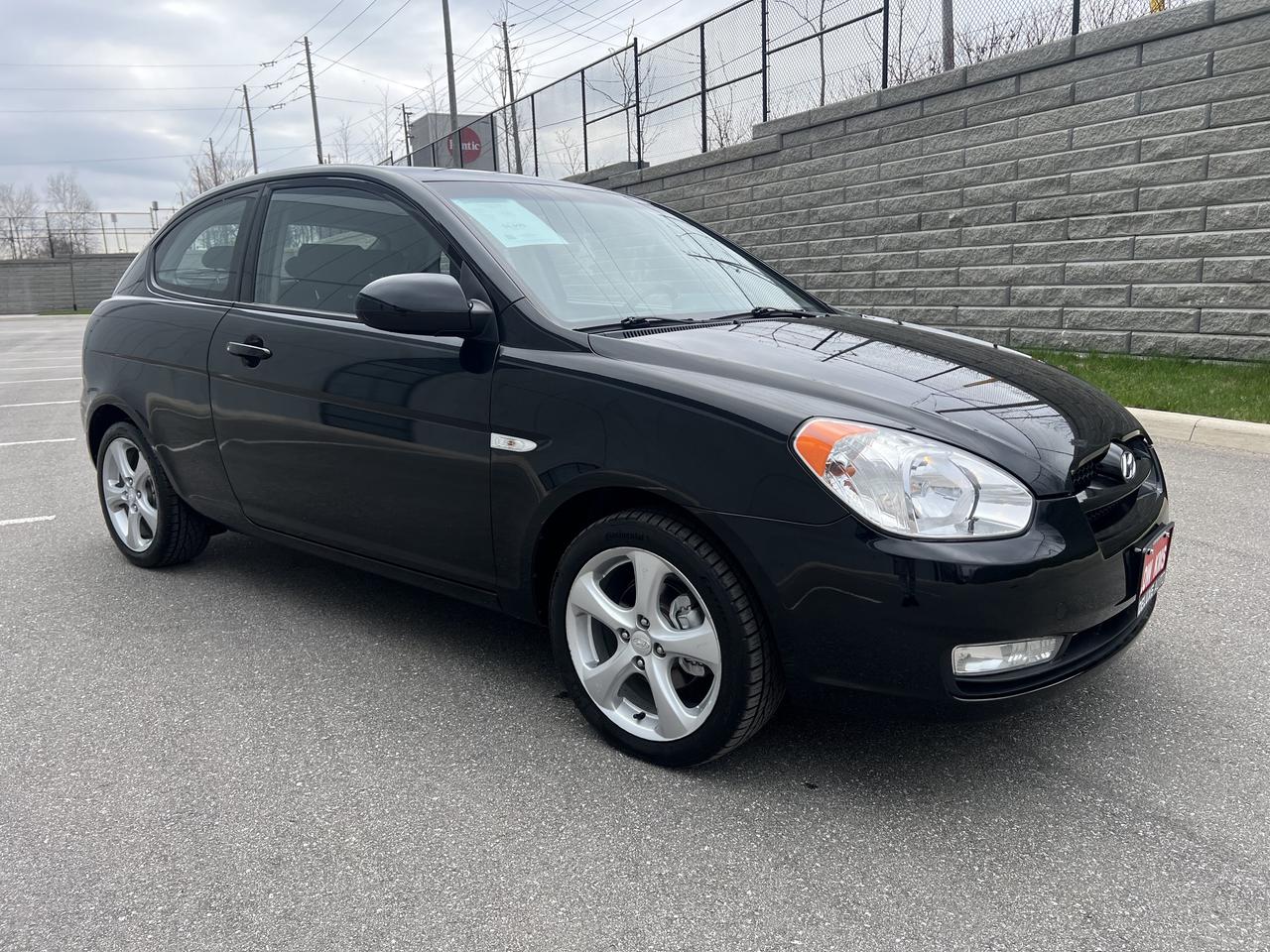 2007 Hyundai Accent SE Photo