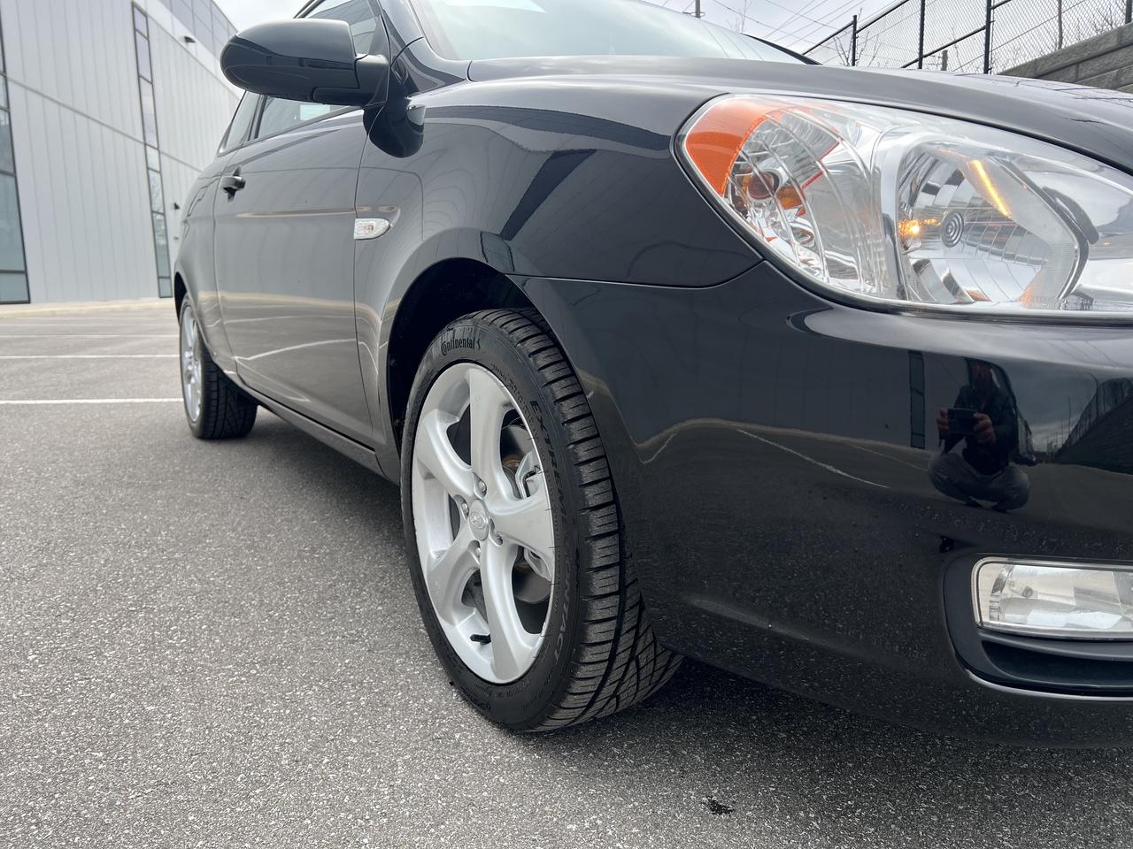 2007 Hyundai Accent SE Photo