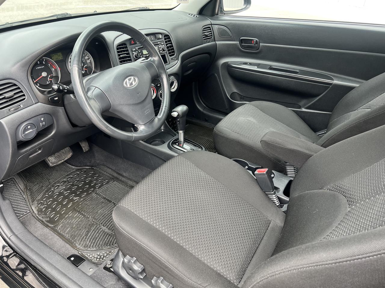 2007 Hyundai Accent SE Photo