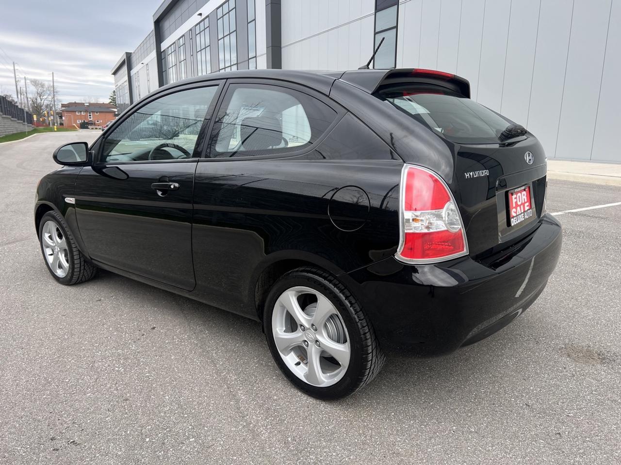 2007 Hyundai Accent SE Photo4