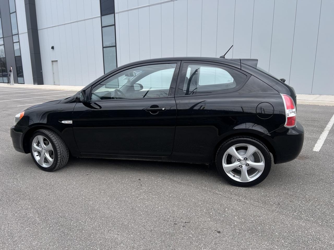 2007 Hyundai Accent SE Photo3