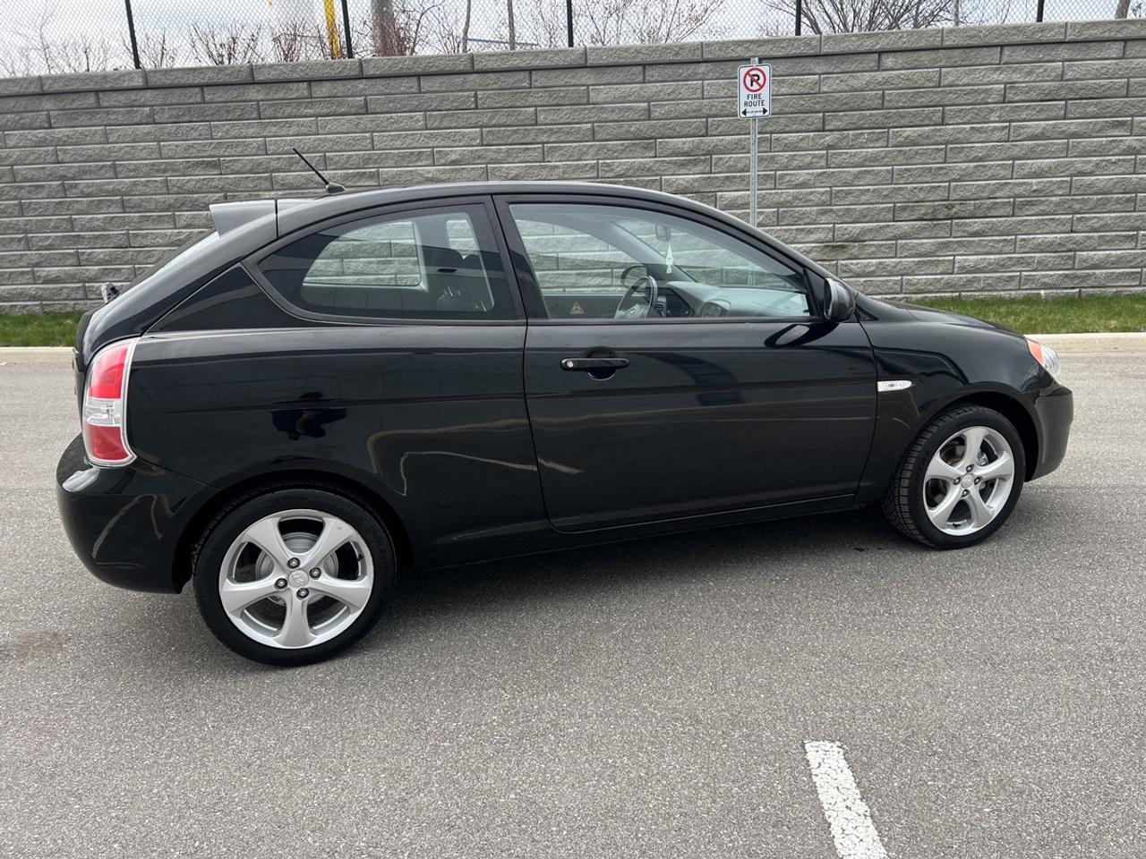 2007 Hyundai Accent SE Photo