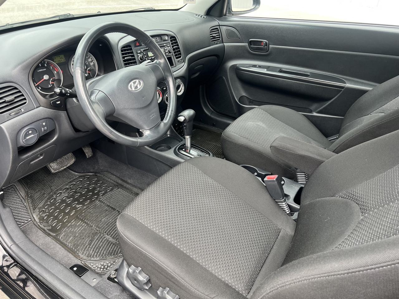 2007 Hyundai Accent SE Photo