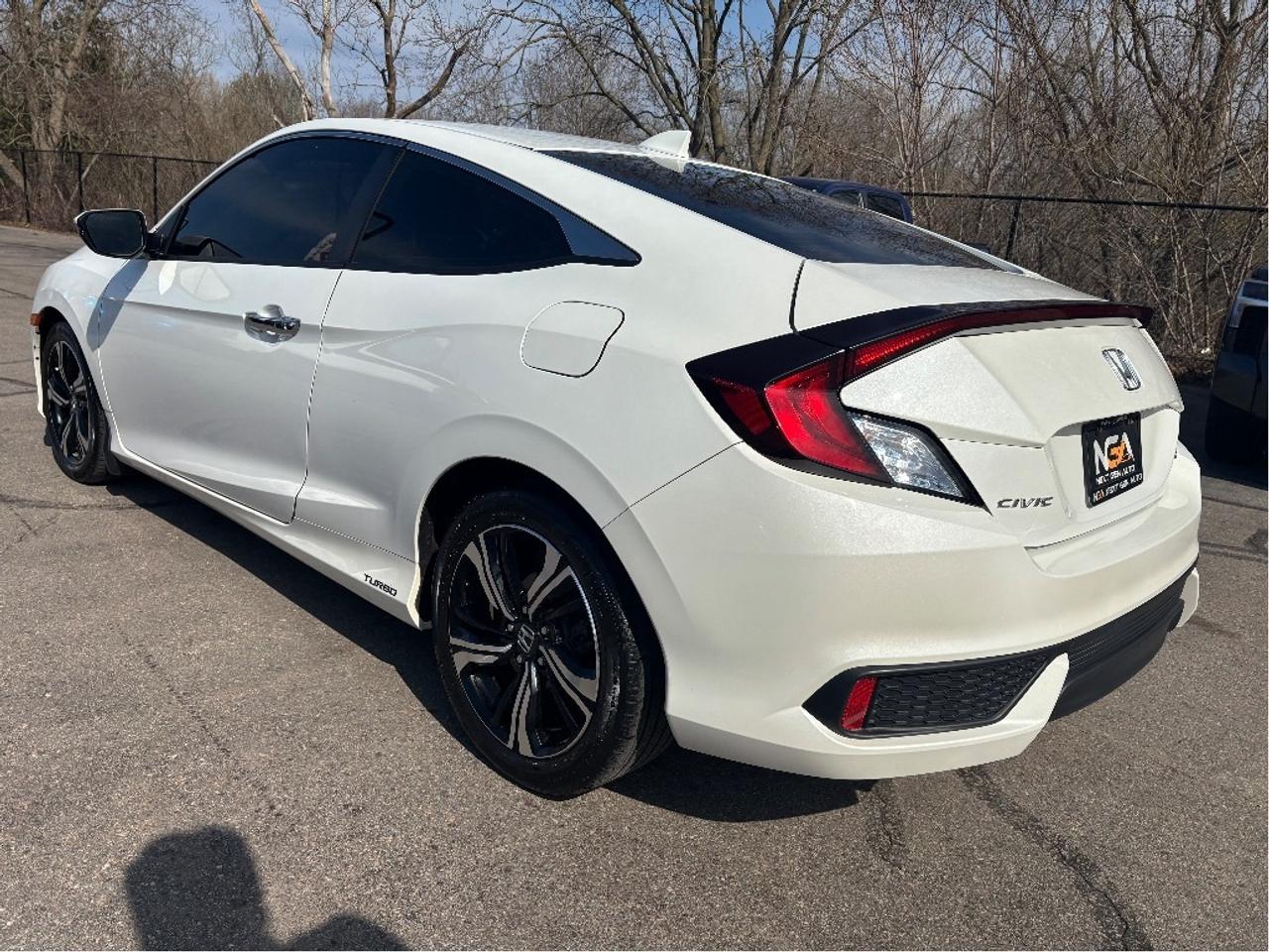 2018 Honda Civic Touring Photo