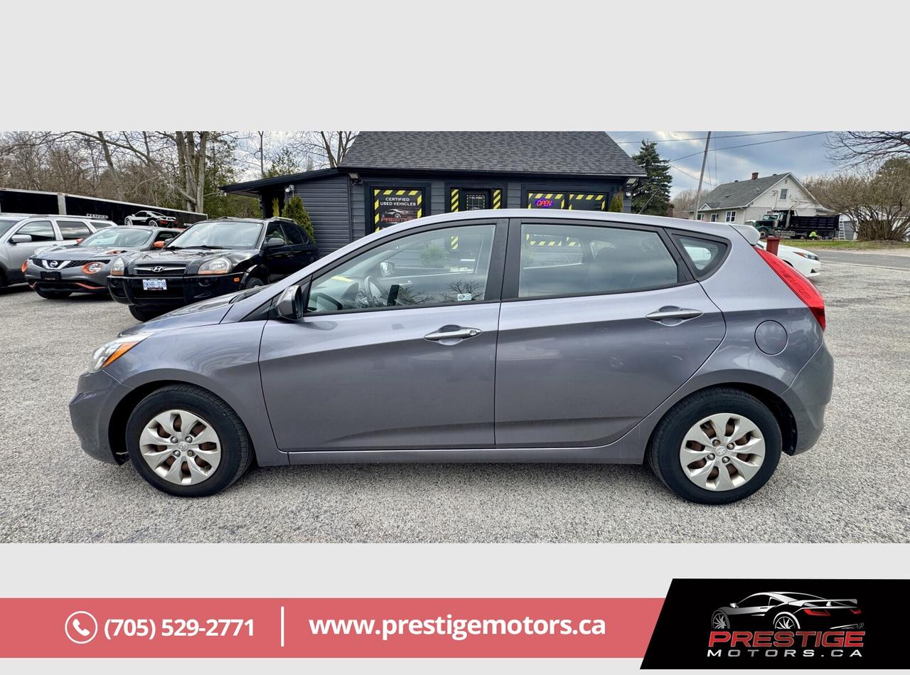 2016 Hyundai Accent SE Photo