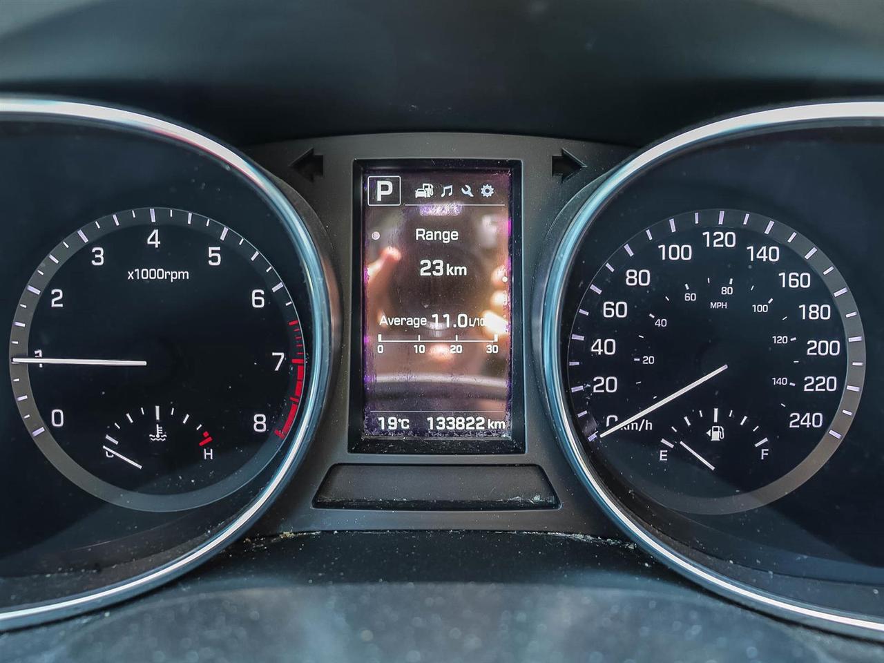 2017 Hyundai Santa Fe SE Photo3