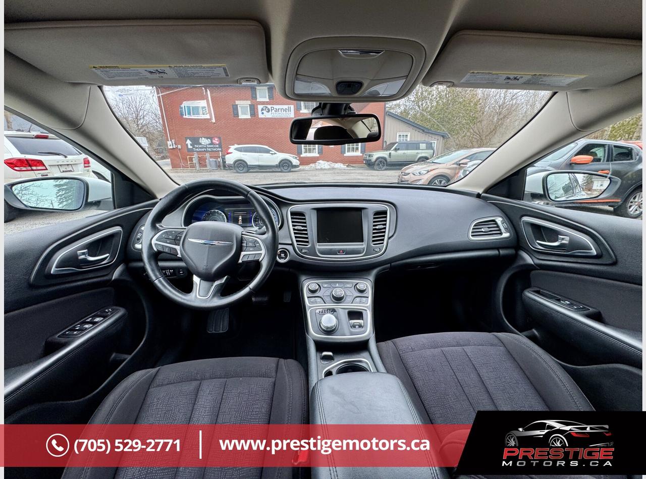 2015 Chrysler 200 Limited Photo