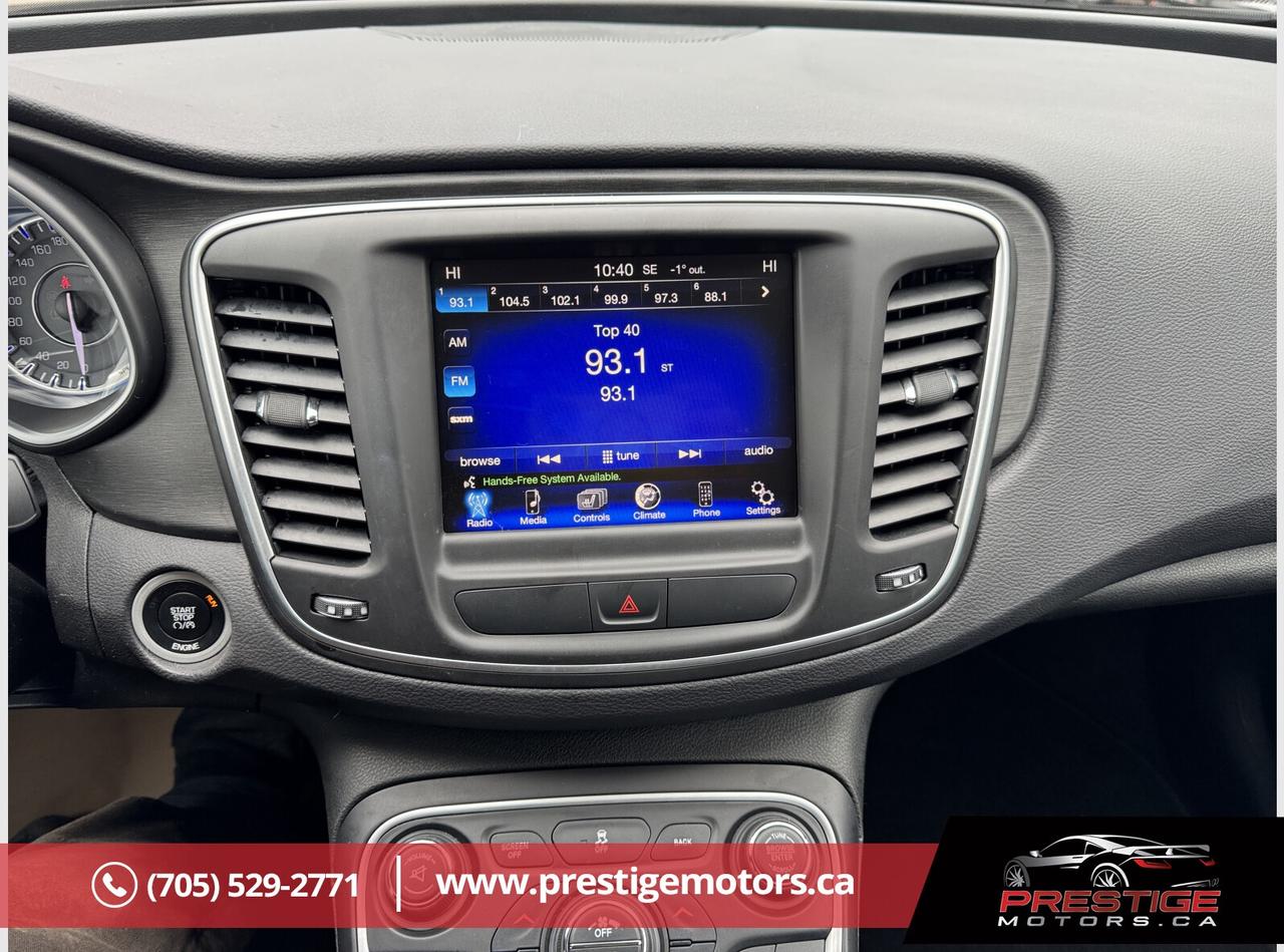 2015 Chrysler 200 Limited Photo