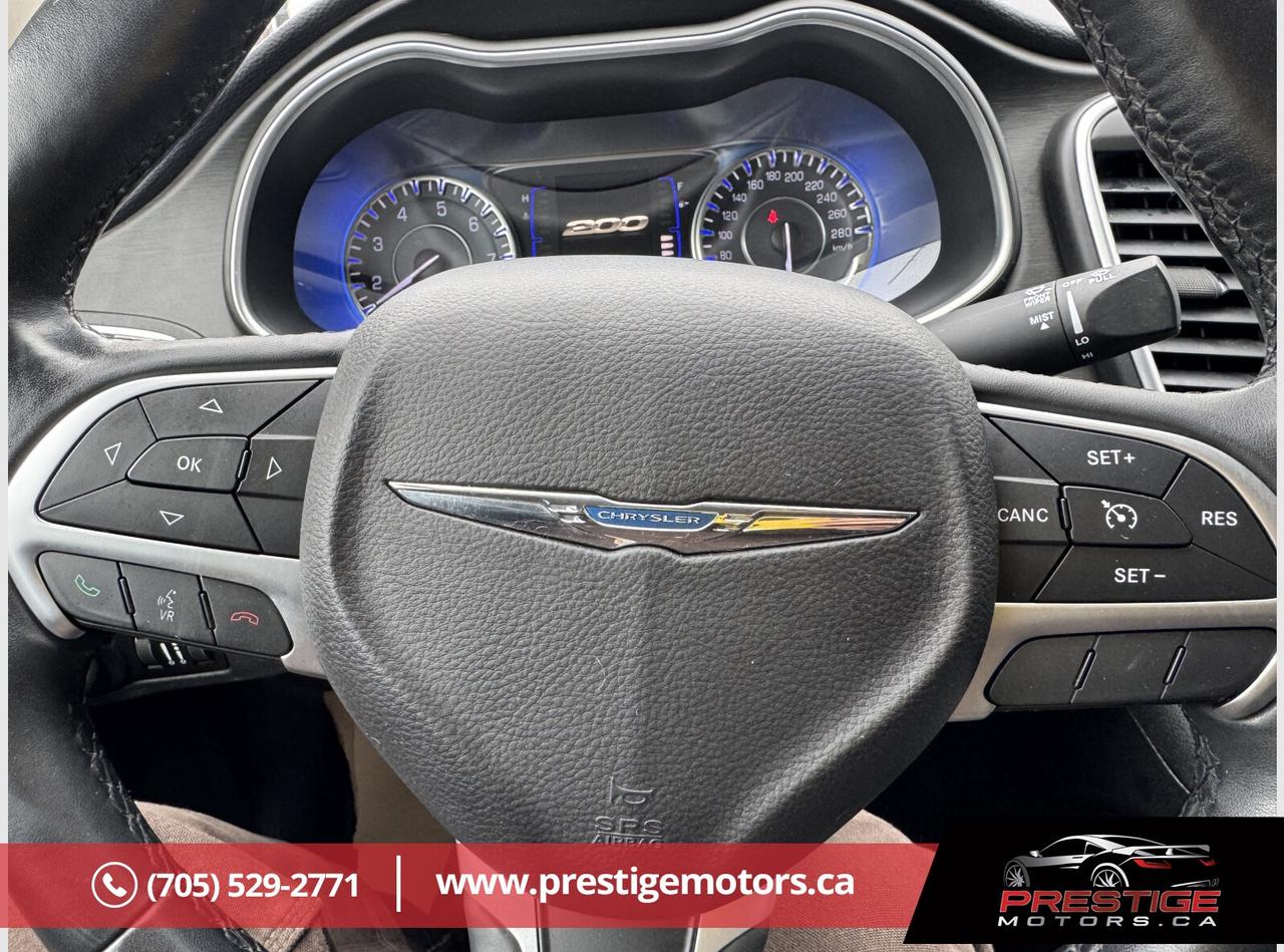 2015 Chrysler 200 Limited Photo
