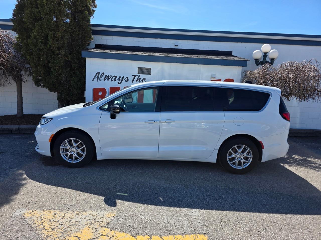 2024 Chrysler Pacifica Touring-L Front-Wheel Drive Passenger Van Photo