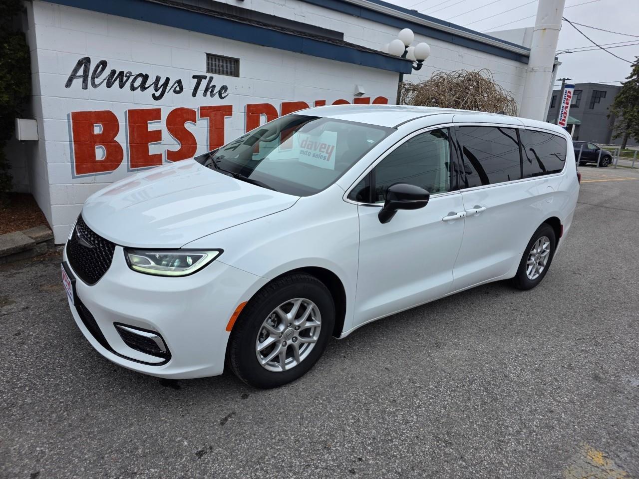 2024 Chrysler Pacifica Touring-L Front-Wheel Drive Passenger Van Photo