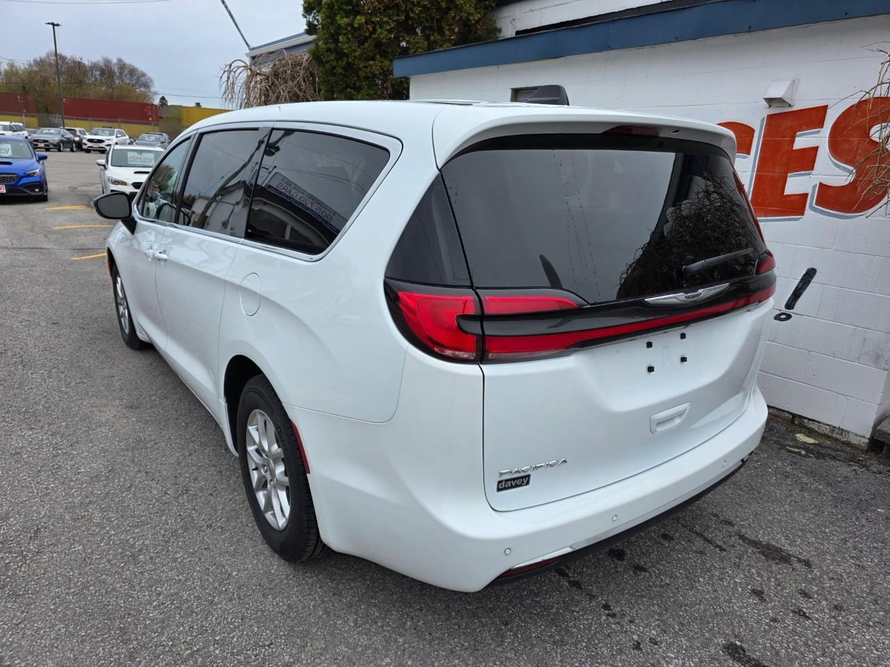 2024 Chrysler Pacifica Touring-L Front-Wheel Drive Passenger Van Photo
