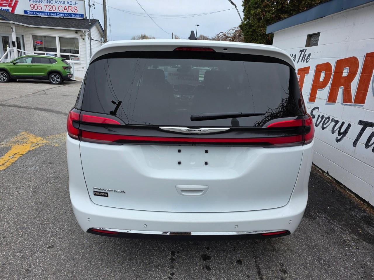 2024 Chrysler Pacifica Touring-L Front-Wheel Drive Passenger Van Photo