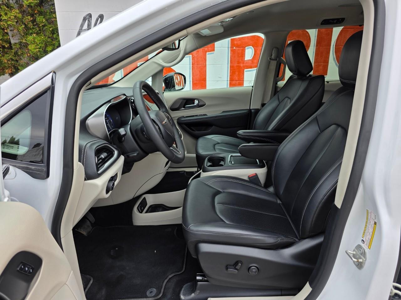 2024 Chrysler Pacifica Touring-L Front-Wheel Drive Passenger Van Photo