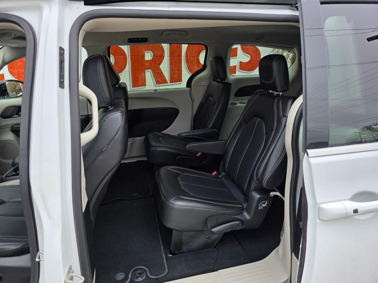 2024 Chrysler Pacifica Touring-L Front-Wheel Drive Passenger Van Photo