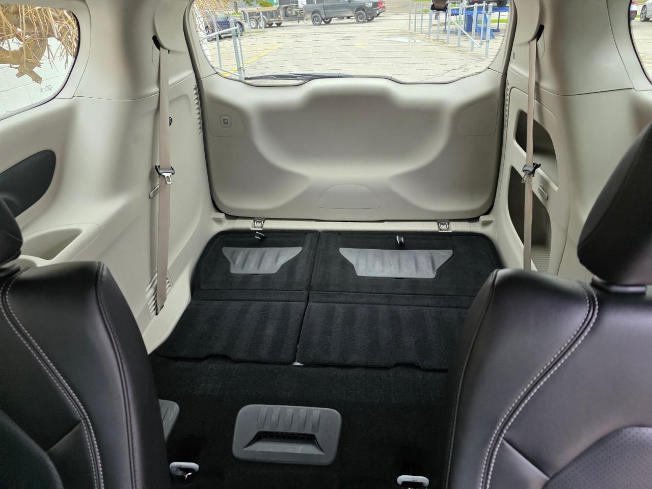 2024 Chrysler Pacifica Touring-L Front-Wheel Drive Passenger Van Photo