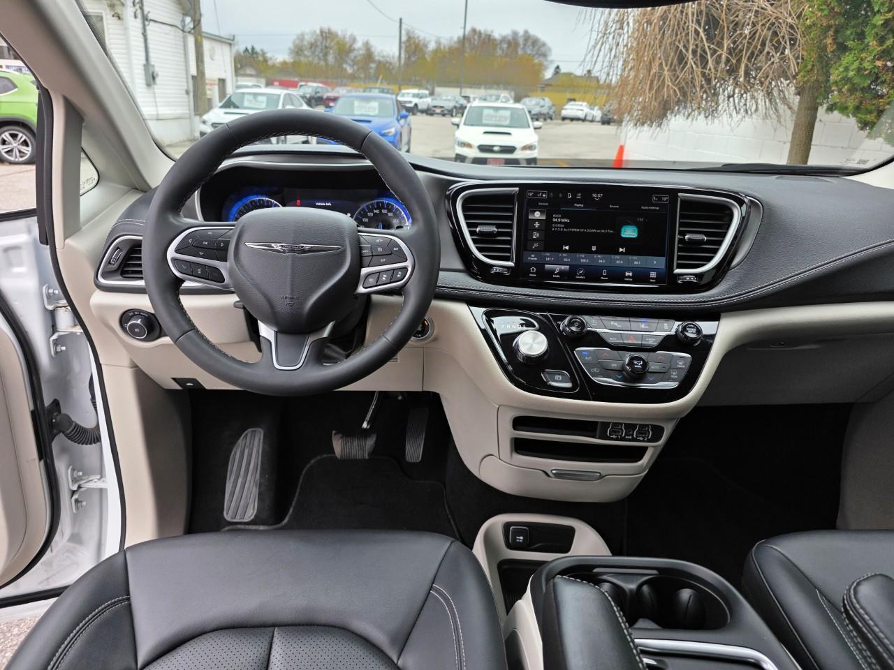 2024 Chrysler Pacifica Touring-L Front-Wheel Drive Passenger Van Photo