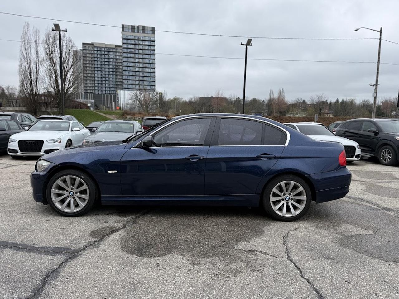 2011 BMW 3-Series 335i xDrive Photo2