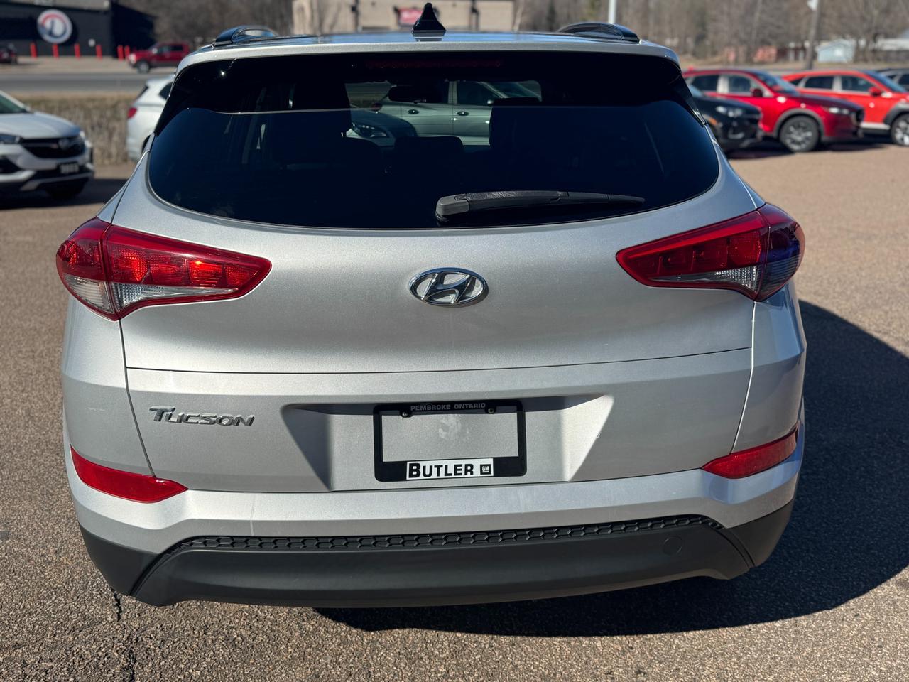 2018 Hyundai Tucson Premium 2.0L 4dr Front-Wheel Drive Photo3