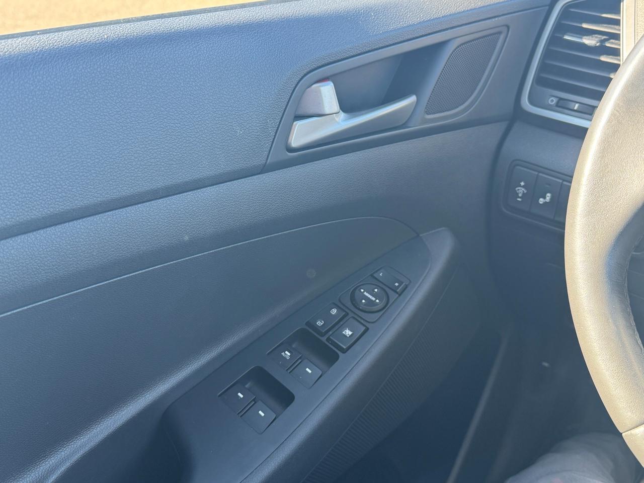 2018 Hyundai Tucson Premium 2.0L 4dr Front-Wheel Drive Photo